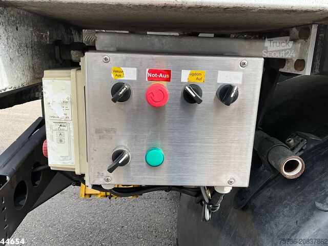 Suction vehicle Mercedes-Benz Antos 1827 Euro 6 Leistikow Zuigopbouw