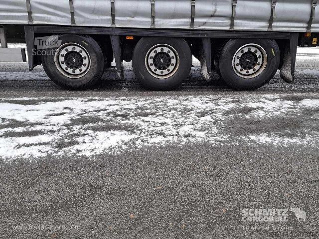 Open semitrailer with tarp Schmitz Cargobull Curtainsider Mega Getränke