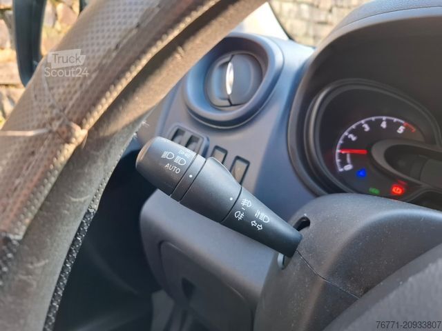 Kombijevsko vozilo OPEL Vivaro B 2.9 L1H1 Kasten Klima Navi PDC  Sortimo