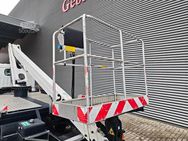 Plate-forme de levage Nissan Cabstar 35.13 NT400 GSR B200T