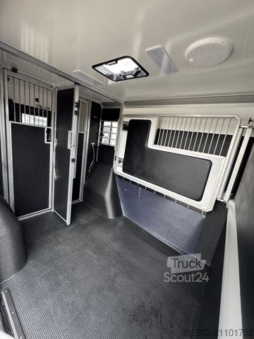 Veetransporter RENAULT Master ZF 9-GANG AUTOM. 2025er STX 5-Haras LONG