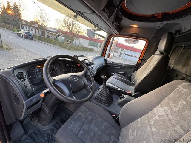 Spezial-LKW MERCEDES-BENZ AXOR 18.29 A mit Pecocar Leerkabine