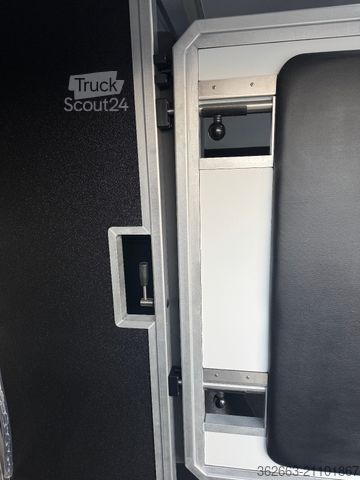 Veetransporter RENAULT Master ZF 9-GANG AUTOM. 2025er STX 5-Haras LONG