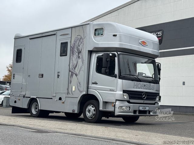 Viehtransporter MERCEDES-BENZ Atego Böckmann Kompakter Pferde-LKW mit Wohnung