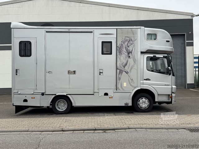 Viehtransporter MERCEDES-BENZ Atego Böckmann Kompakter Pferde-LKW mit Wohnung
