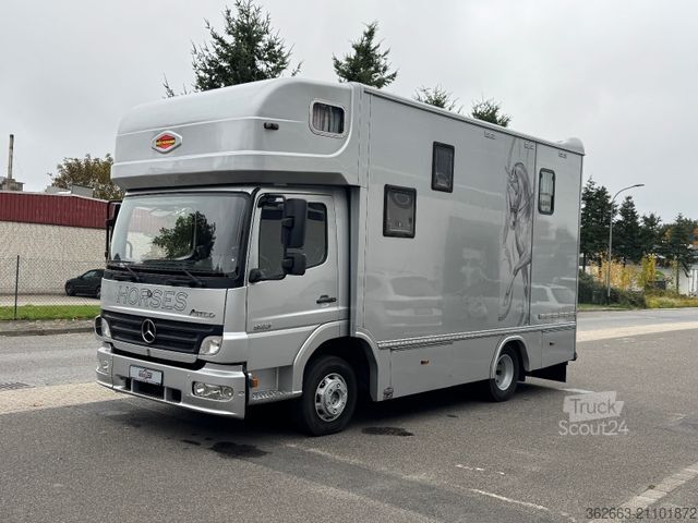 Viehtransporter MERCEDES-BENZ Atego Böckmann Kompakter Pferde-LKW mit Wohnung