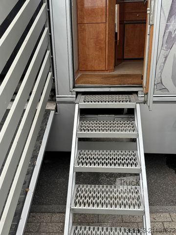 Viehtransporter MERCEDES-BENZ Atego Böckmann Kompakter Pferde-LKW mit Wohnung