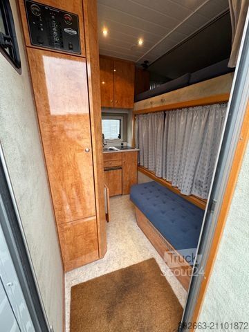 Viehtransporter MERCEDES-BENZ Atego Böckmann Kompakter Pferde-LKW mit Wohnung