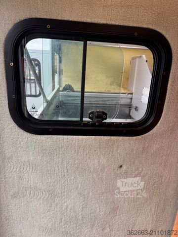 Viehtransporter MERCEDES-BENZ Atego Böckmann Kompakter Pferde-LKW mit Wohnung