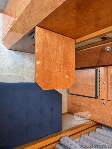Viehtransporter MERCEDES-BENZ Atego Böckmann Kompakter Pferde-LKW mit Wohnung