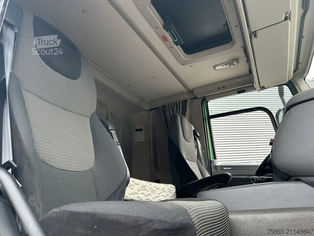 Standard tractor DAF CF 330 FT Sleeper Cab / 645 dkm / NL Truck