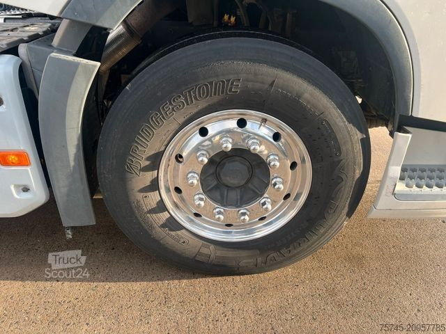 Standard tractor unit VOLVO FH 500 * GLOBETROTTER * 2x TANK *