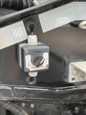 Billenős félpótkocsi SCHWARZMÜLLER ALU Halfpipe 25 cbm, 5 t. leer, MIETEN?