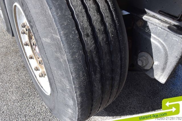 Nyitott ponyvás félpótkocsi KÖGEL Palettenkasten Lochrahmen SAF Achsen Zurringe