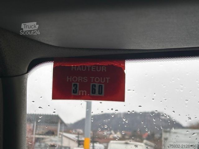 Furgoneta caja MERCEDES-BENZ Atego 816 R - Koffer, Arztpraxis, Eventfahrzeug