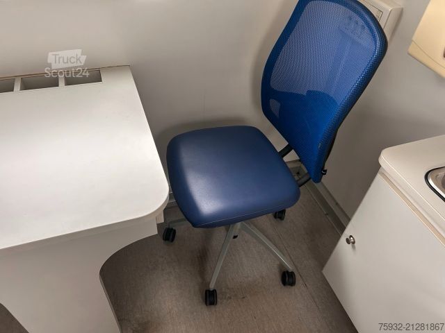 Furgoneta caja MERCEDES-BENZ Atego 816 R - Koffer, Arztpraxis, Eventfahrzeug