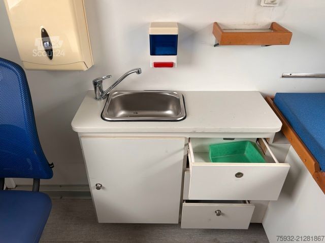 Furgoneta caja MERCEDES-BENZ Atego 816 R - Koffer, Arztpraxis, Eventfahrzeug