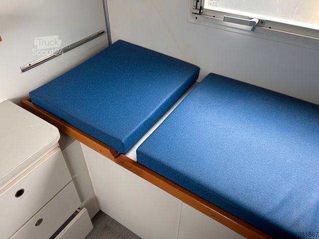 Furgoneta caja MERCEDES-BENZ Atego 816 R - Koffer, Arztpraxis, Eventfahrzeug