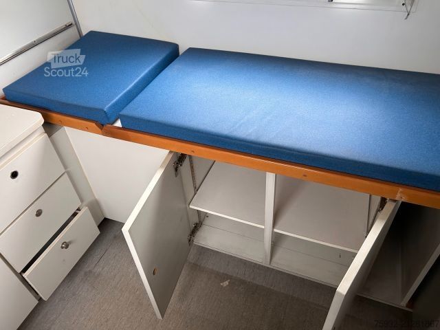 Furgoneta caja MERCEDES-BENZ Atego 816 R - Koffer, Arztpraxis, Eventfahrzeug