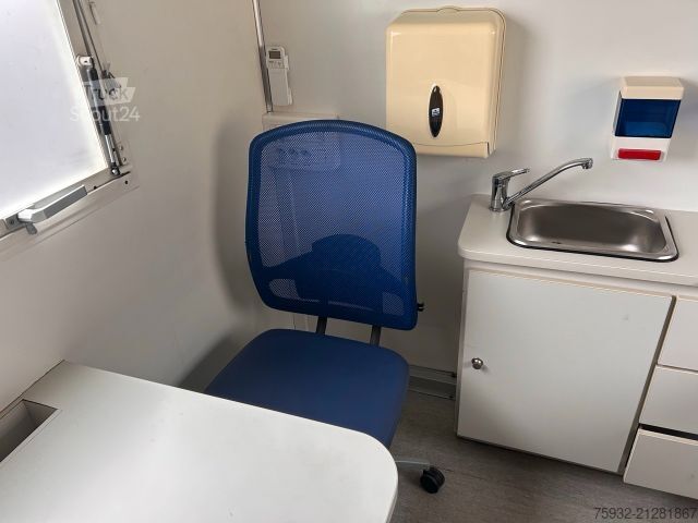 Furgoneta caja MERCEDES-BENZ Atego 816 R - Koffer, Arztpraxis, Eventfahrzeug