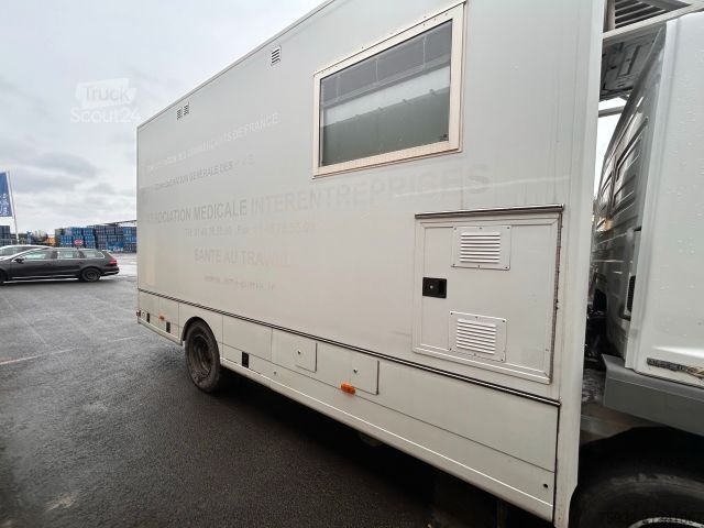 Furgoneta caja MERCEDES-BENZ Atego 816 R - Koffer, Arztpraxis, Eventfahrzeug