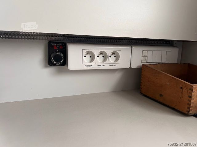 Furgoneta caja MERCEDES-BENZ Atego 816 R - Koffer, Arztpraxis, Eventfahrzeug