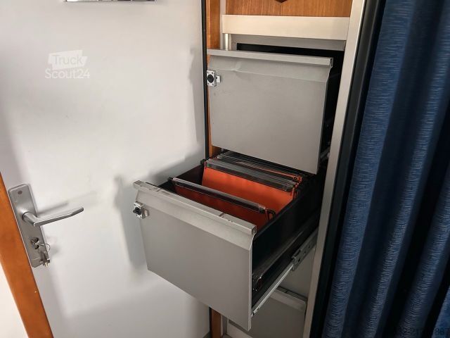 Furgoneta caja MERCEDES-BENZ Atego 816 R - Koffer, Arztpraxis, Eventfahrzeug