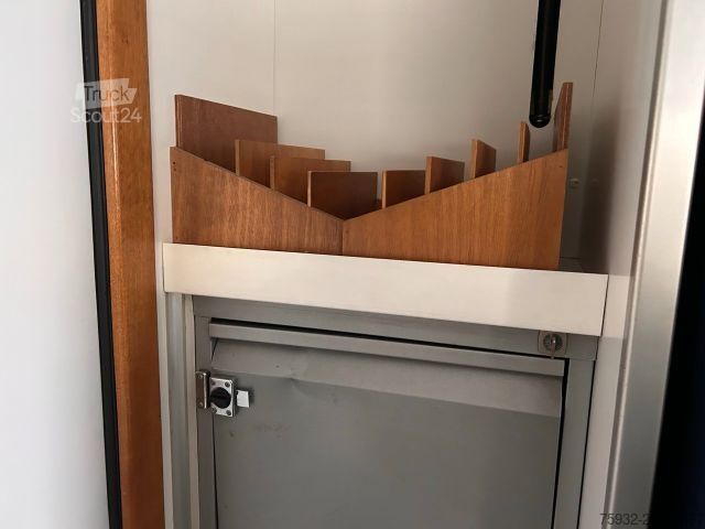 Furgoneta caja MERCEDES-BENZ Atego 816 R - Koffer, Arztpraxis, Eventfahrzeug