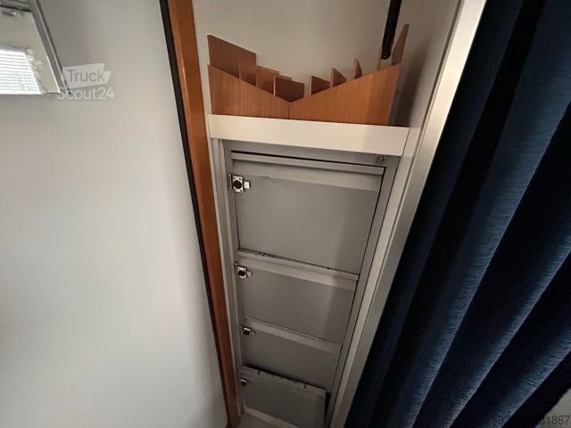 Furgoneta caja MERCEDES-BENZ Atego 816 R - Koffer, Arztpraxis, Eventfahrzeug