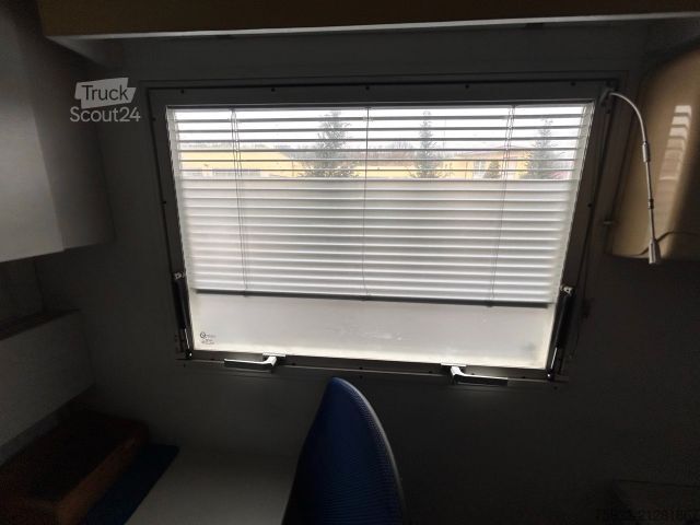 Furgoneta caja MERCEDES-BENZ Atego 816 R - Koffer, Arztpraxis, Eventfahrzeug