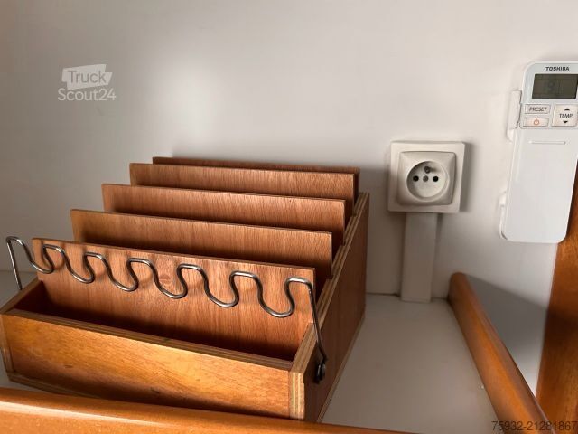 Furgoneta caja MERCEDES-BENZ Atego 816 R - Koffer, Arztpraxis, Eventfahrzeug