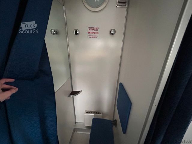 Furgoneta caja MERCEDES-BENZ Atego 816 R - Koffer, Arztpraxis, Eventfahrzeug