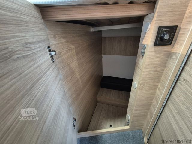 Teilintegriertes Wohnmobil CHAUSSON 777 First Line *MJ25*Dachklima + 2990¤ sparen!