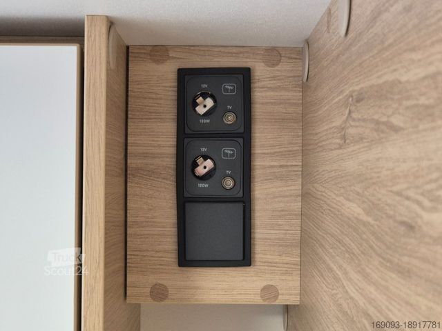 Teilintegriertes Wohnmobil CHAUSSON 777 First Line *MJ25*Dachklima + 2990¤ sparen!