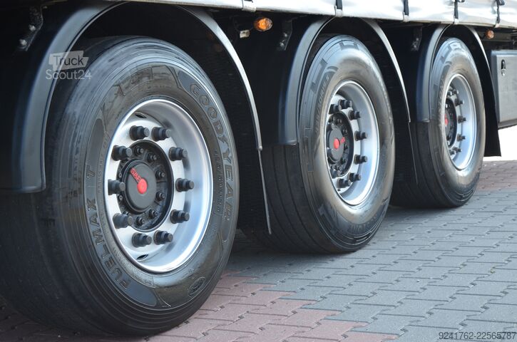 Otvorený náves s plachtou Schwarzmuller MEGA / 04.2022r / OŚ POD. / DACH POD. / CODE XL / 2302
