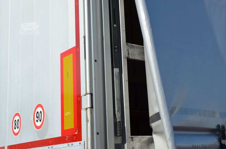 Otvorený náves s plachtou Schwarzmuller MEGA / 04.2022r / OŚ POD. / DACH POD. / CODE XL / 2302
