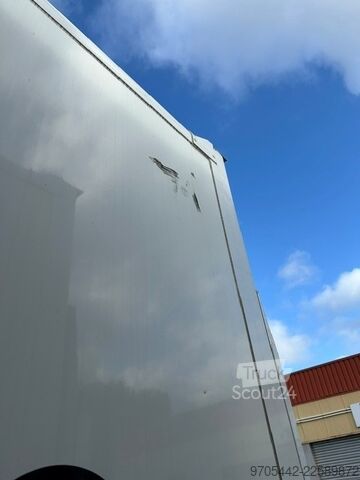 Laatikkoauto Iveco Daily 70C18