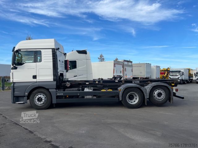 LKW-Fahrgestell MAN TGX 26.400 XLX / INTARDER / SCHALTER / Nebenantr