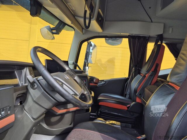 Tovornjak za prevoz lesa Volvo FH 750 8x4/ 2 lifted axles/ timber truck