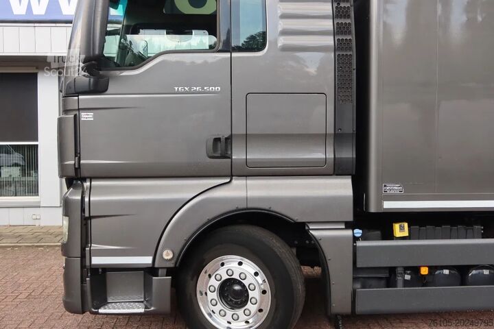 Valise MAN TGX 26.500 6x2 Bak + Klep 3000 KG, FULL AIR SUS...