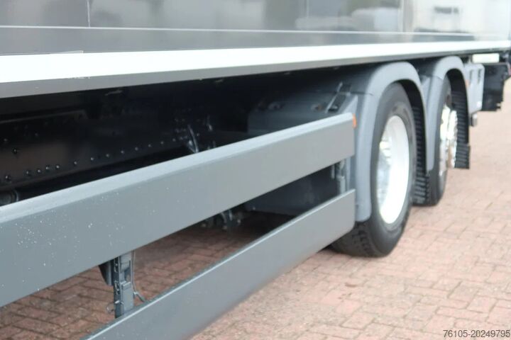 Valise MAN TGX 26.500 6x2 Bak + Klep 3000 KG, FULL AIR SUS...