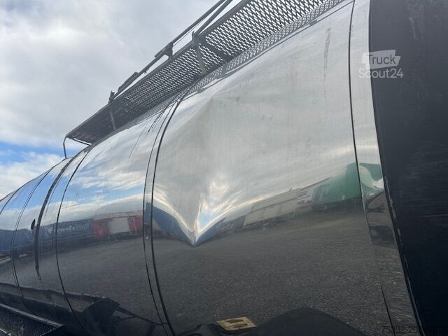 Rimorchio cisterna Vocol 3 Achs 32.000 Ltr Bitumen V2 A isoliert
