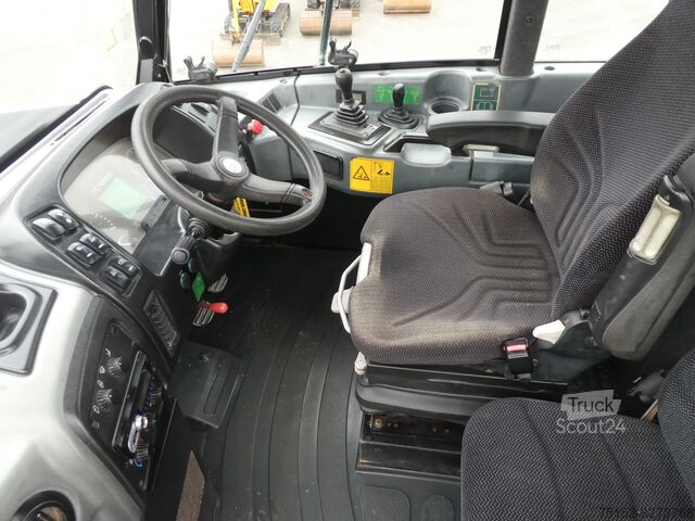 Pašizgāzējs Terex TA 300   //  6 - Zyl. Cummins  Breitreifen und Muldenheizung