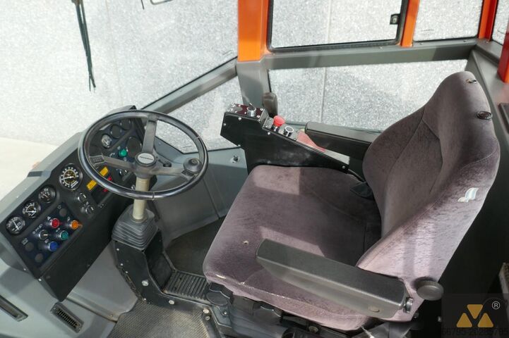 Valjar z enim bobnom Dynapac CA152D