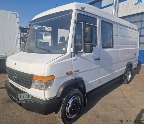 Korotettu pakettiauto MERCEDES-BENZ 816 D Vario Doka 7 Sitzer Regalausbau Werkstatt