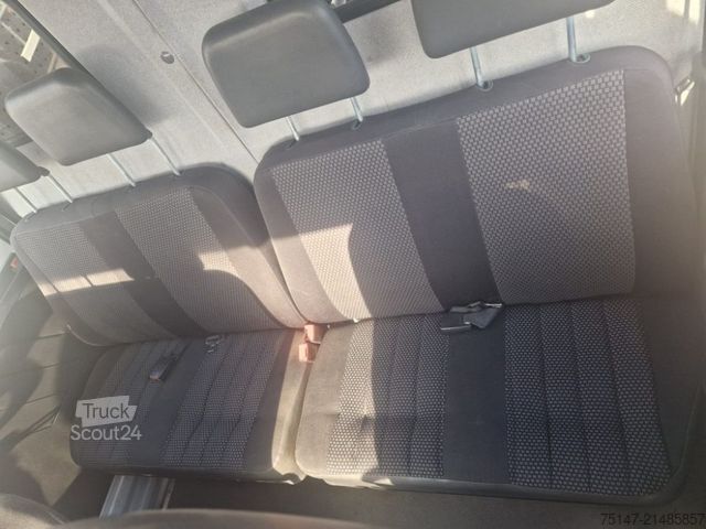 Korotettu pakettiauto MERCEDES-BENZ 816 D Vario Doka 7 Sitzer Regalausbau Werkstatt
