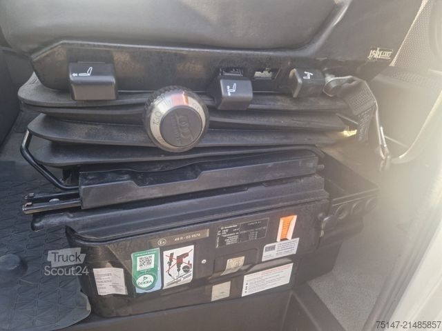 Korotettu pakettiauto MERCEDES-BENZ 816 D Vario Doka 7 Sitzer Regalausbau Werkstatt