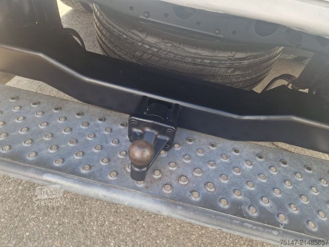 Korotettu pakettiauto MERCEDES-BENZ 816 D Vario Doka 7 Sitzer Regalausbau Werkstatt