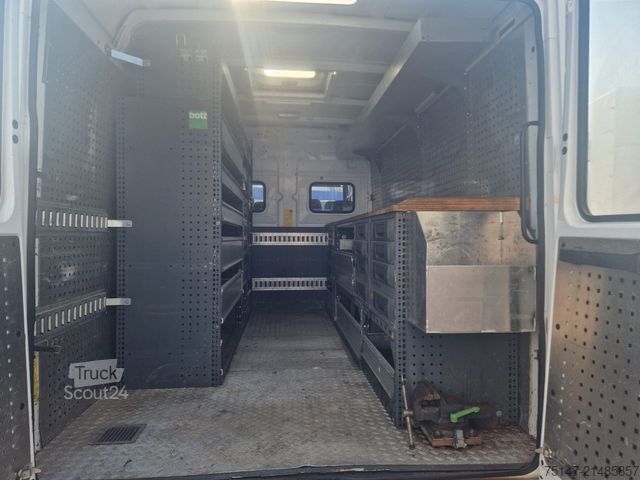 Korotettu pakettiauto MERCEDES-BENZ 816 D Vario Doka 7 Sitzer Regalausbau Werkstatt