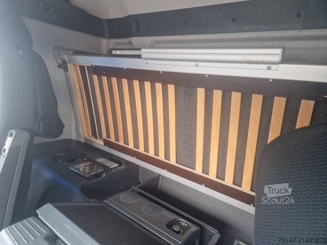 Refrigerator body van MAN TGL 8.220 BL Tiefkühl Rohrbahnen MEAT Chereau